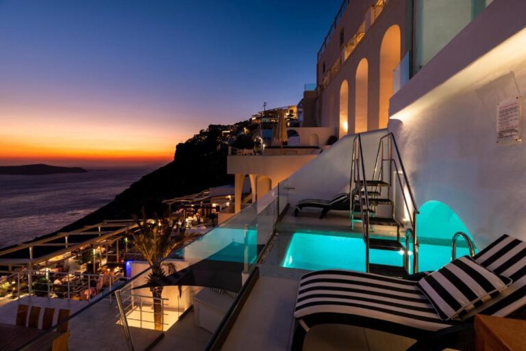 honeymoon suites in santorini at Daydream Luxury Suites