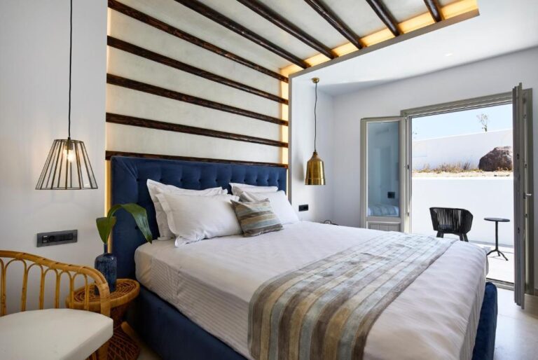 honeymoon suites in santorini at Phos The Boutique