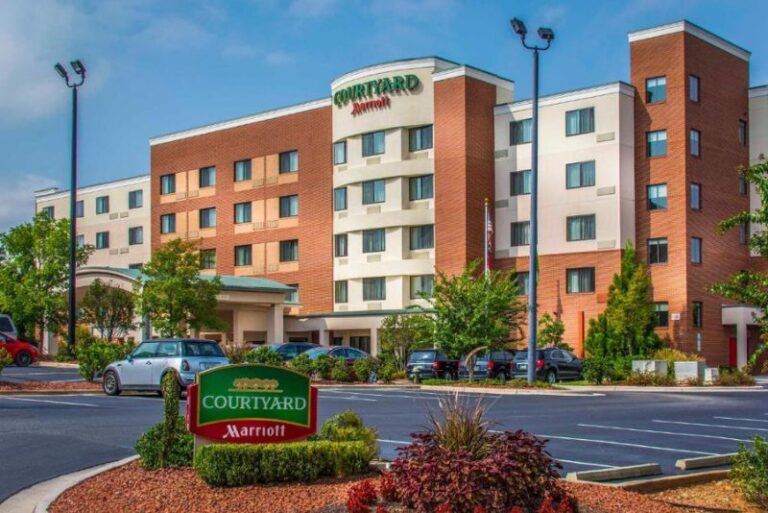 hot tub hotel for couples in greensboro