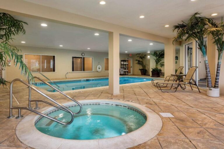 hotel with indoor pool and hot tub - albany
