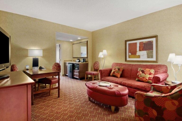 hotel with spa in concord 2 - premium king suite