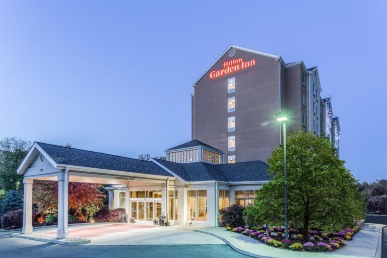 hotels with hot tub in room - albany