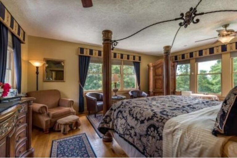 king room with spa bath - bed and breakfast - asheville 3