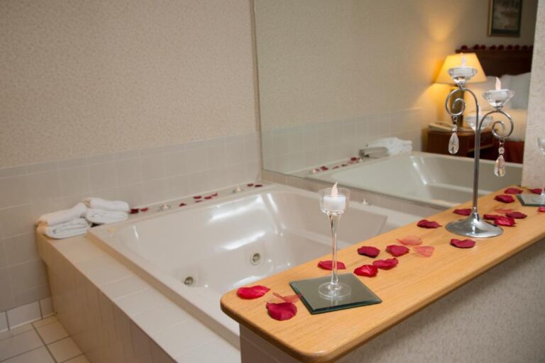 michigan honeymoon suites at The Carlton Lodge