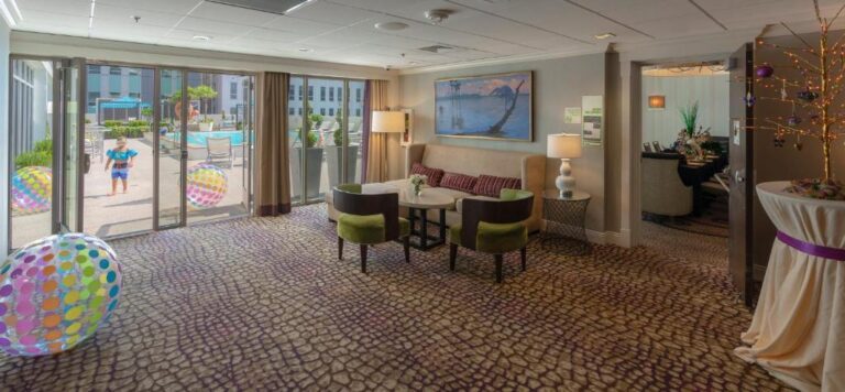 new orleans honeymoon suites at Holiday Inn