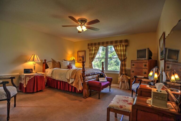 pigeon forge honeymoon suites at Blue Mountain Mist Country Inn