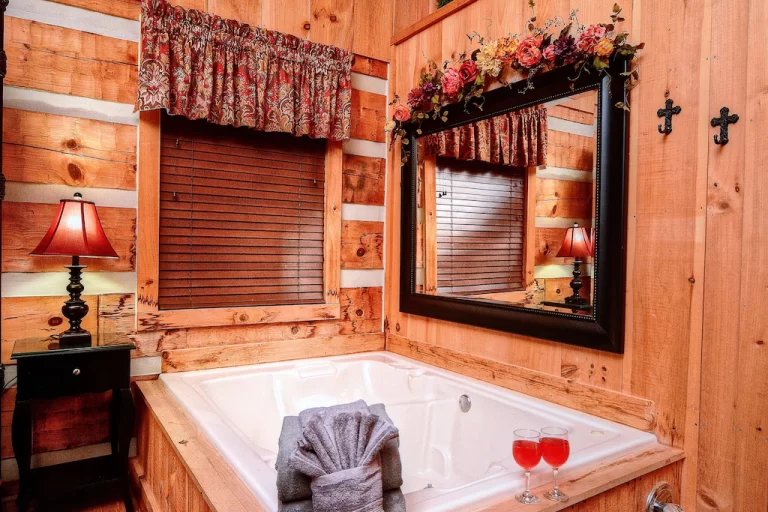 pigeon forge honeymoon suites at Knight of My Dreams