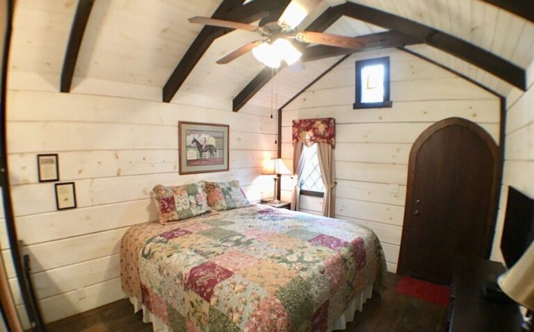 pigeon forge honeymoon suites at Tiny Home Cottage