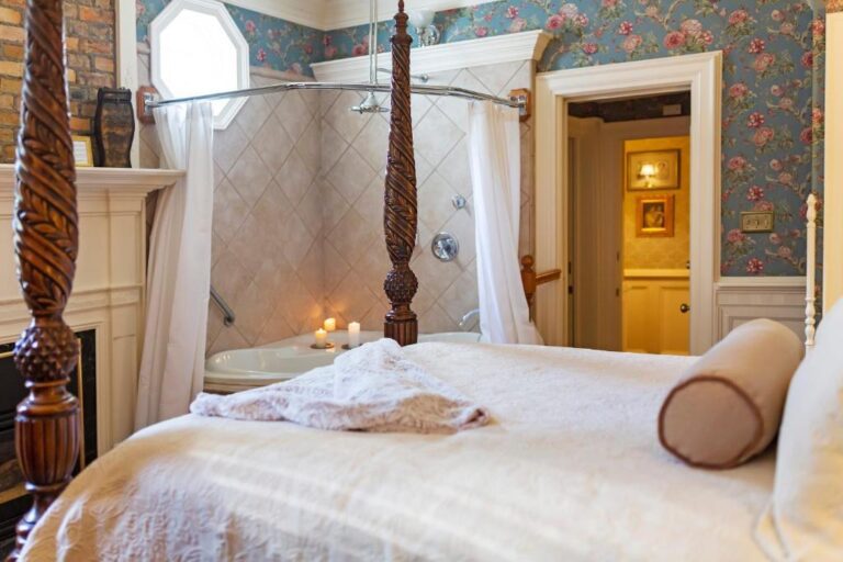 raleigh honeymoon suites in Arrowhead Inn