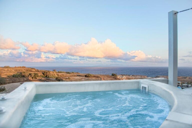 santorini honeymoon suites at Aplai Dome