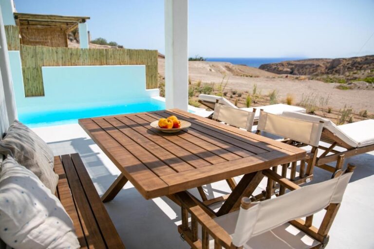 santorini honeymoon suites at Thimari Lodge