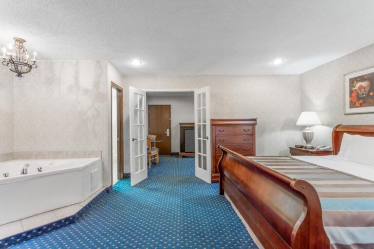 suite with in-room hot tub - greensboro