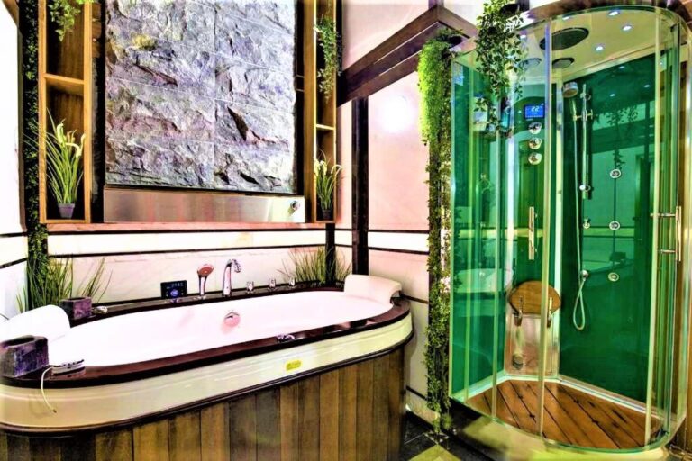 Belmont Penthouse spa 1
