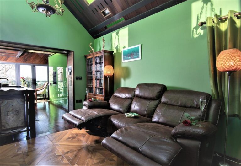Belmont Penthouse spa 3