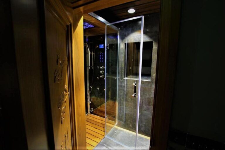 Belmont Penthouse spa 4