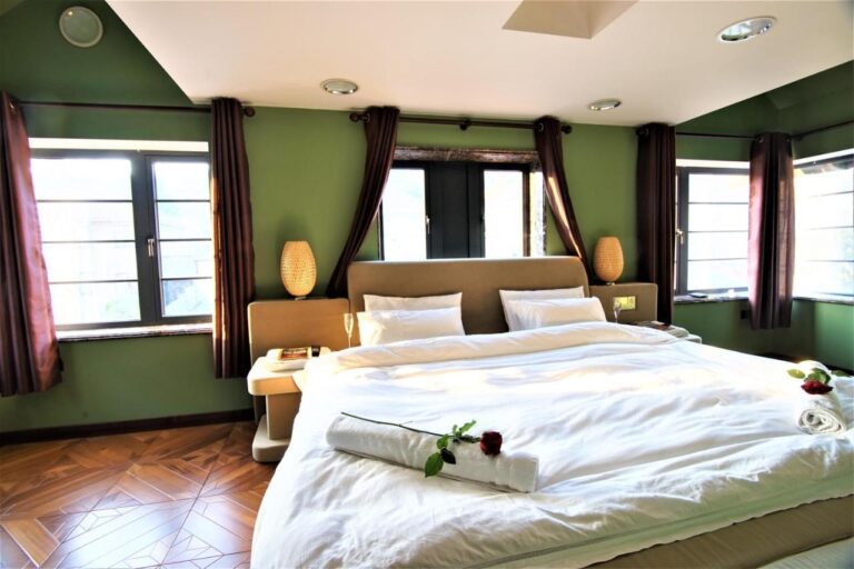 Belmont Penthouse spa 5