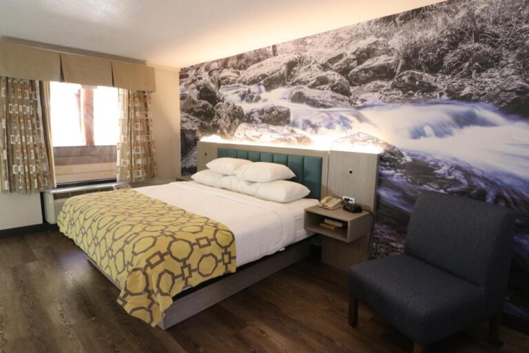 Baymont by Wyndham Gatlinburg On The River with indoor pool in gatlinburg 2