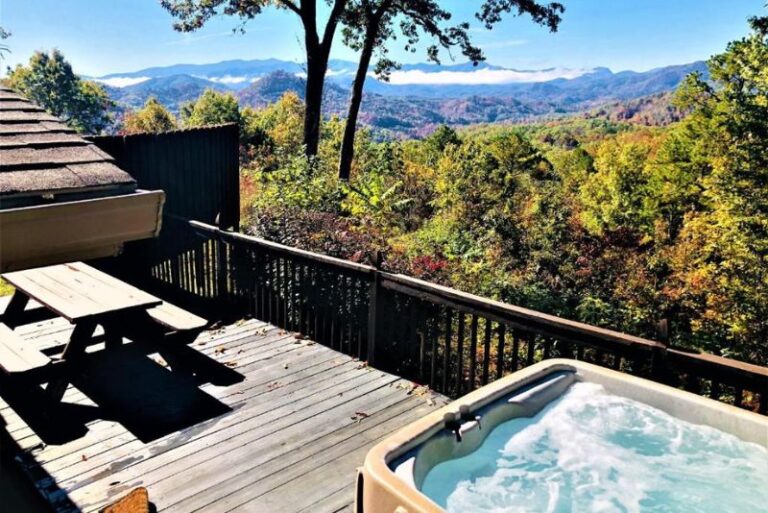 Beautiful Holiday House for Couples with Hot Tub in Asheville