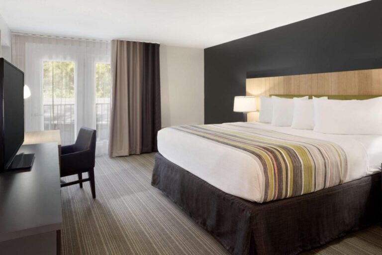 Country Inn & Suites by Radisson Gatlinburg TN with indoor pool in gatlinburg 2