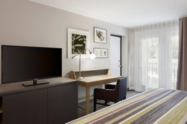 Country Inn & Suites by Radisson Gatlinburg TN with indoor pool in gatlinburg 4