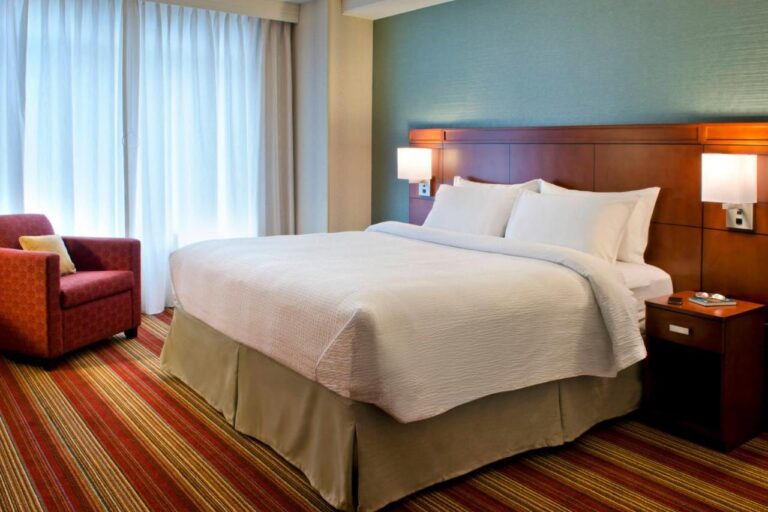 Courtyard by Marriott Washington, D.C. Foggy Bottom with indoor pool in dc 4