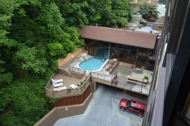Edgewater Hotel and Conference Center with indoor pool in gatlinburg 5
