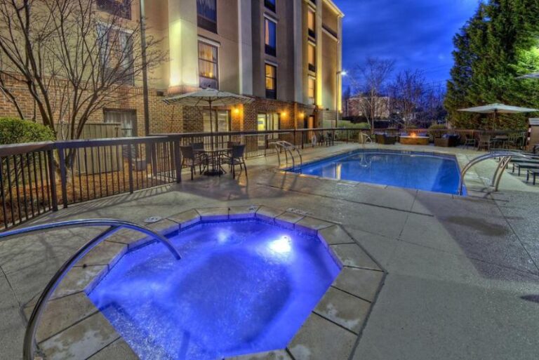 Elagant Hotels with Hot Tub in Asheville