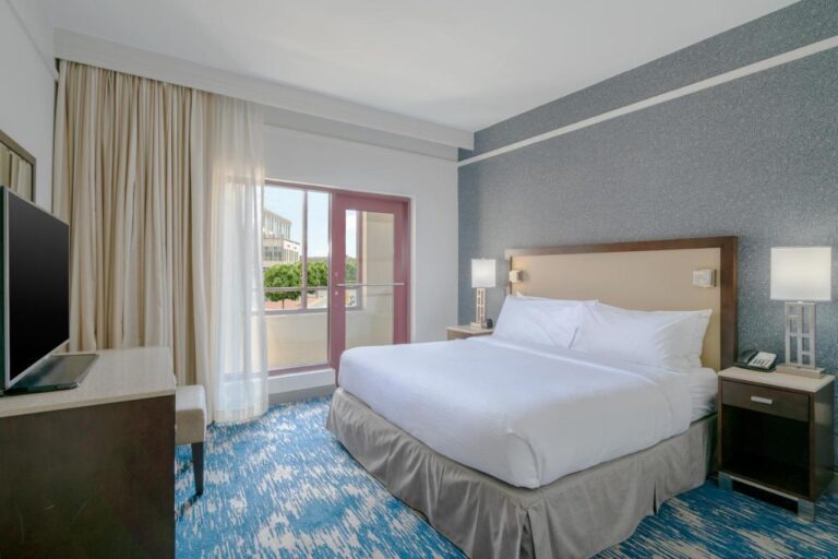 Embassy Suites by Hilton Alexandria Old Town with indoor pool in dc 2