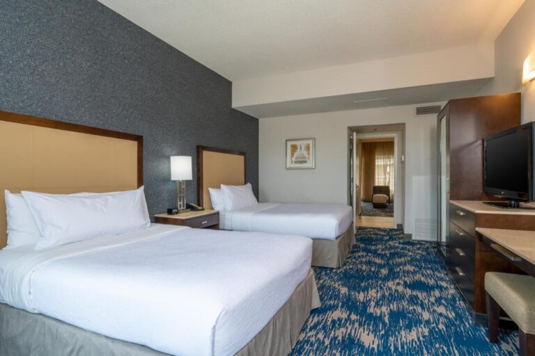 Embassy Suites by Hilton Alexandria Old Town with indoor pool in dc 4