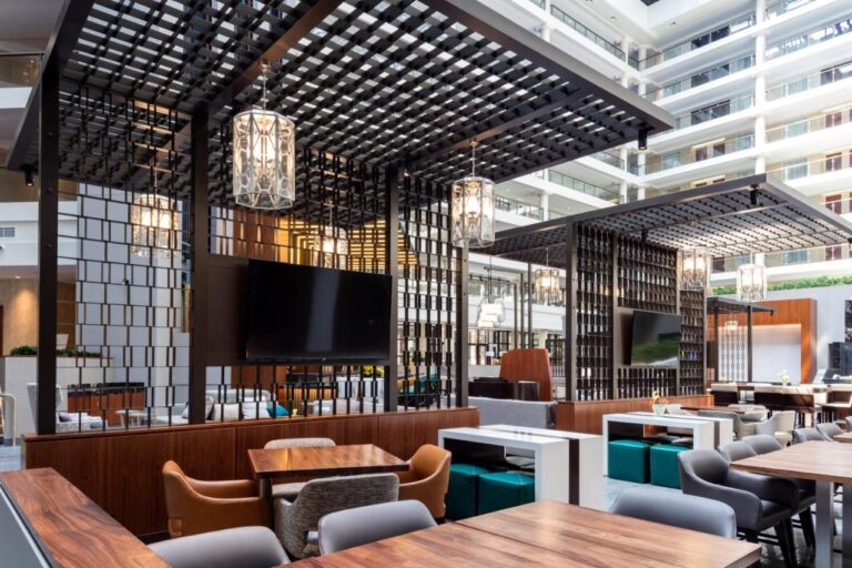 Embassy Suites by Hilton Washington D.C. Georgetown with indoor pool 4