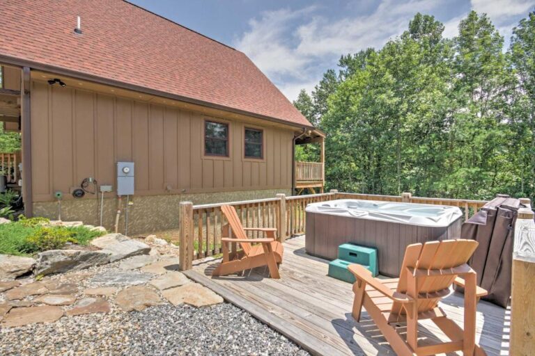 Exclusive Holiday Home with Private Hot Tub - Asheville 2
