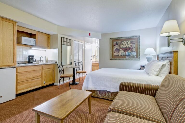 Gatlinburg Town Square by Exploria Resorts with indoor pool in gatlinburg 2