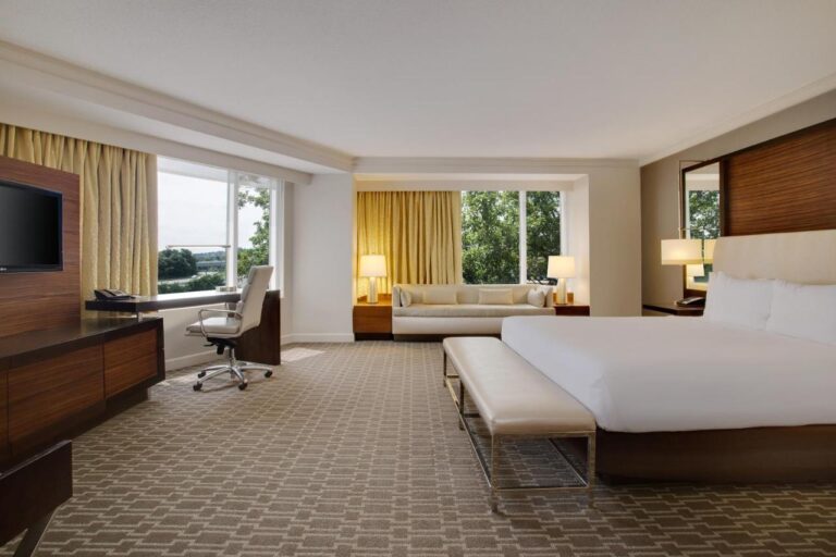 Hilton McLean Tysons Corner with indoor pool in DC 3