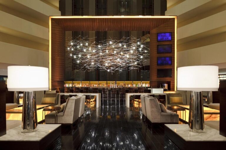 Hilton McLean Tysons Corner with indoor pool in DC 4