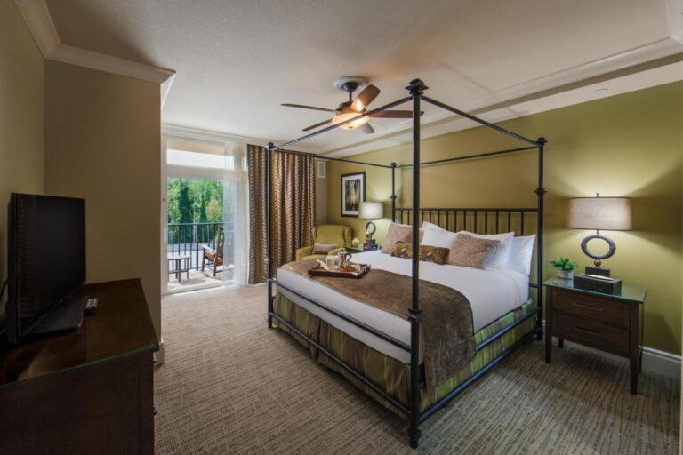 Holiday Inn Club Vacations Smoky Mountain Resort an IHG Hotel with indoor pool in gatlinburg 3