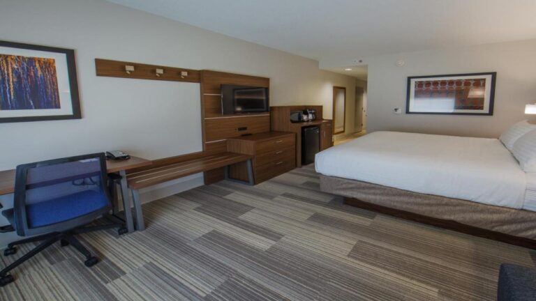 Holiday Inn Express Gatlinburg Downtown an IHG Hotel with indoor pool in gatlinburg 55