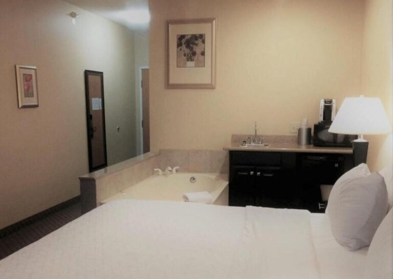 Holiday Inn Express Plymouth spa bath in room indiana