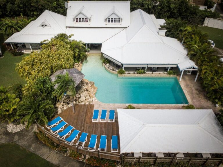 Hostellerie des châteaux caribbean clothing optional