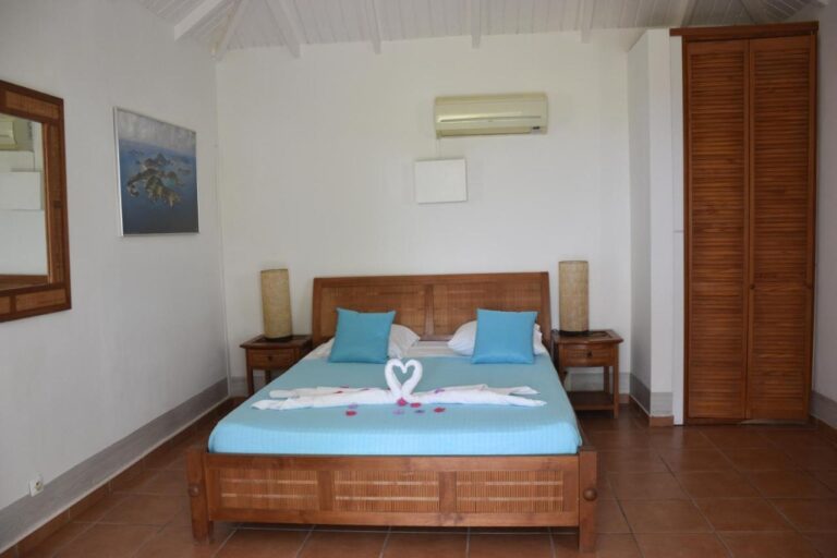 Hostellerie des châteaux romantic hotel near nudist beach in the caribbean