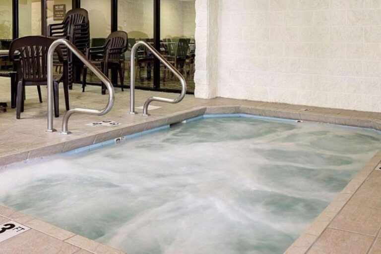 Hot Tub Hotels for Couples in Bismarck 2