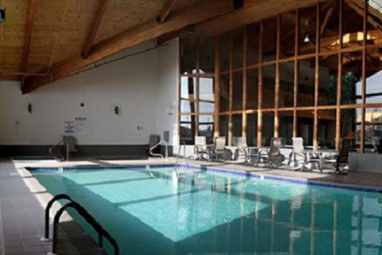 Hot Tub Hotels in Fargo for Couples 2