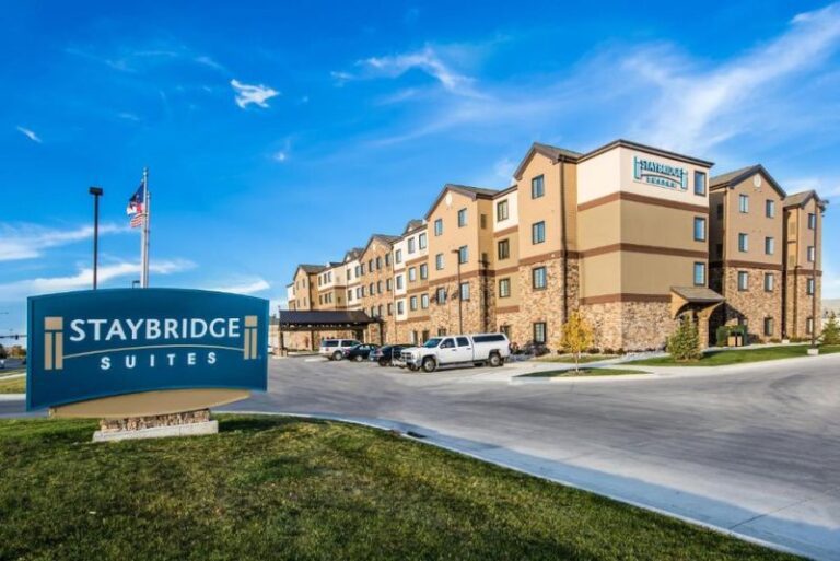 Hot Tub Hotels in Grand Forks for Couples - Staybridge Suites 5