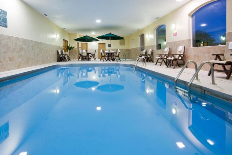 Hot Tub Hotels in Sioux Falls 2 (2)