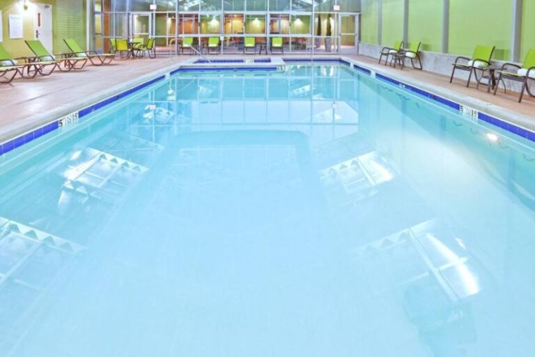 Hot Tub Hotels in Tulsa for Couples 3