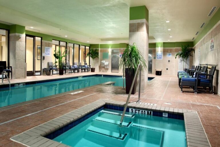 Hotel with Hot Tub for Couples in Asheville