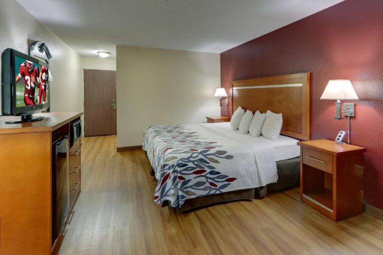 Hotels Near Dayton with Spa Bath in Room 3