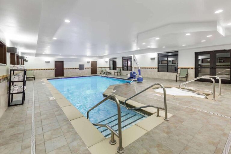 Hotels for Couples in Tulsa with Hot Tub in Room 2