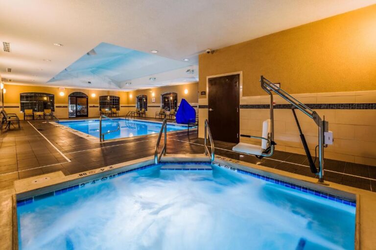 Hotels for Couples with Hot Tub in Bismarck - Staybridge Suites 2