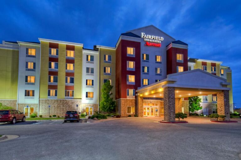 Hotels for Couples with Hot Tub in Room - Oklahoma City