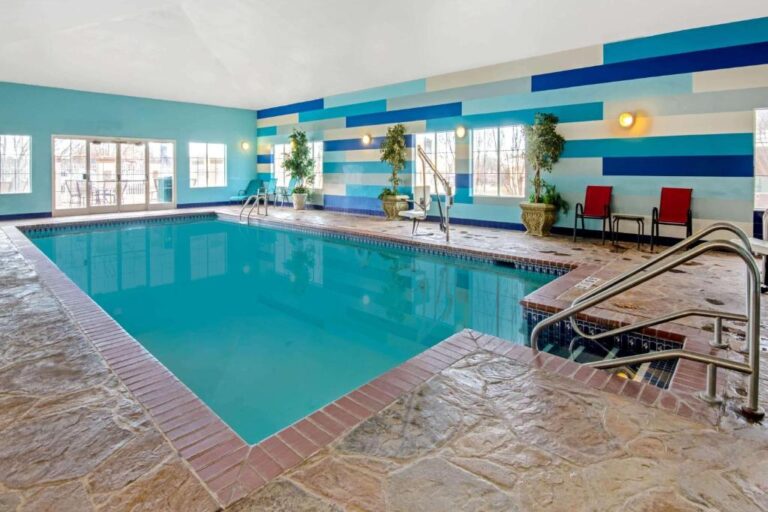 Hotels for Couples with Private Spa Bath - Oklahoma City 4